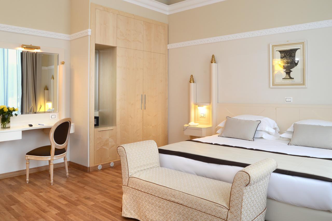 Grand Hotel Vittoria Montecatini Terme Bilik gambar
